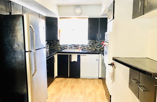 Beverly Green Apartment | next to Strip 3BRVegas LVCC-1mile walk bestSpot Thanksgiving SemaShow 35%off