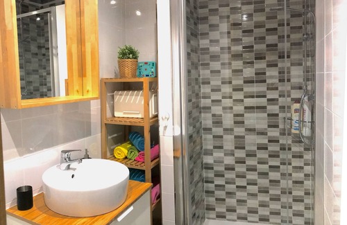 La Coruna Apartment | ❤️ Next to the beach, cleanliness, walk everywhere, 4 free bikes, free garage