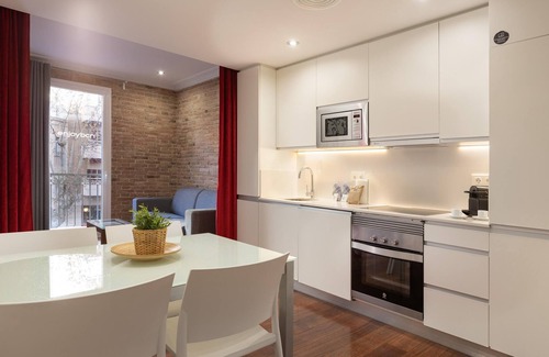 La Sagrada Familia Apartment | Next to the Sagrada Família with terrace and shared swimming pool and privileged views.