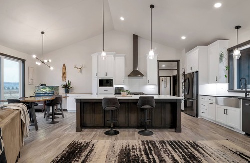 Little Suamico House | NFL Draft 2025 Modern New Build 4-bedroom 3 bath house in Little Suamico.