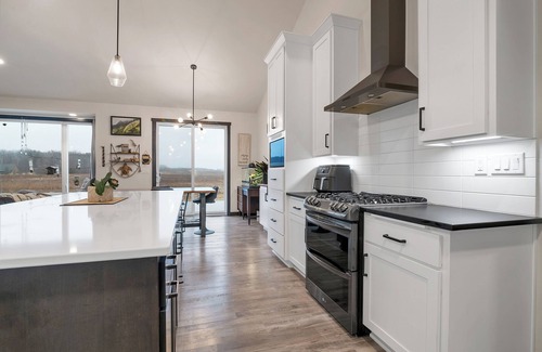 Little Suamico House | NFL Draft 2025 Modern New Build 4-bedroom 3 bath house in Little Suamico.