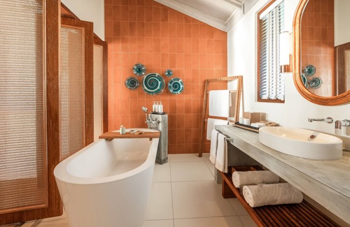 Fonimagoodhoo Hotel | NH Collection Maldives Reethi Resort