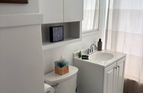 West Allis Apartment | Nice 1 BR Apt with office with WIFI and convenient location