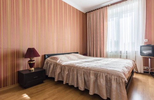 Zavodskoy District Apartment | Nice 2 bedroom apartment - Within walking distance to the Metro Station