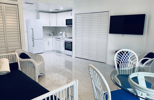 Flamingo/Lummus Condo | Nice 2 bedroom on ocean dr view jacuzzi