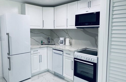 Flamingo/Lummus Condo | Nice 2 bedroom on ocean dr view jacuzzi