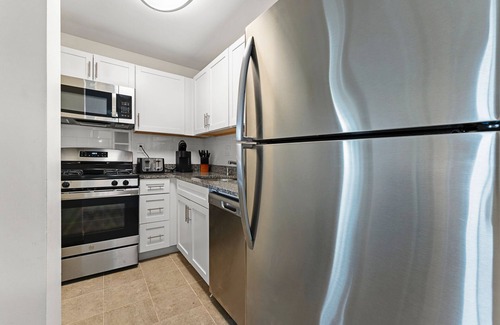 North Brookline Apartment | Nice 2bd/1.5ba Next to BU 8949