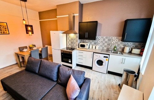Liverpool Apartment | Nice and comfy apartment, close to stadiums and city centre