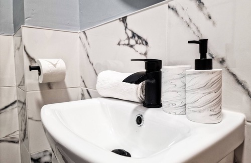 Liverpool Apartment | Nice and comfy apartment, close to stadiums and city centre