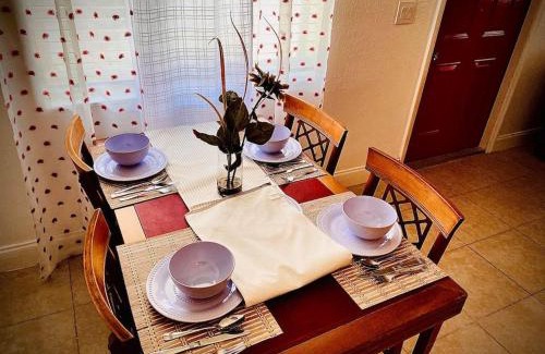 Oakland Park House | Nice and Quiet 2 beds 1 bath in Oakland FL