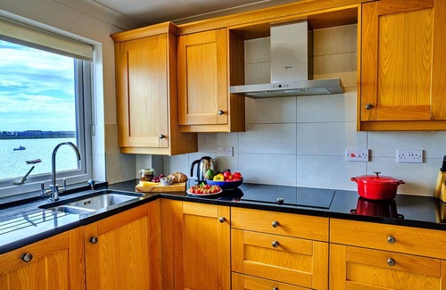 Burnham-on-Crouch Apartment | Nice apartment for 5 people with WIFI, balcony and pets allowed