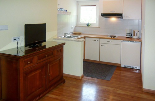 Merano Apartment | Nice apartment for 3 guests with A/C, WIFI, hot tub, pool, TV, balcony and pets allowed