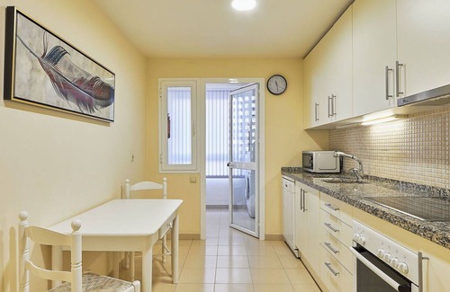 Benahavis Apartment | Nice apartment for 6 guests with A/C, pool, WIFI, TV, terrace, pets allowed and parking