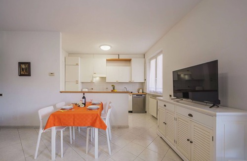 Ameglia House | Nice apartment in villa for 5 guests with WIFI, TV, terrace and pets allowed, close to La Spezia