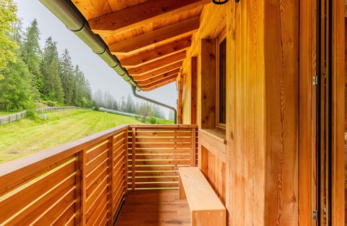 Livo Villa | Nice apartment in villa for 8 people with WIFI, TV, patio and panoramic view