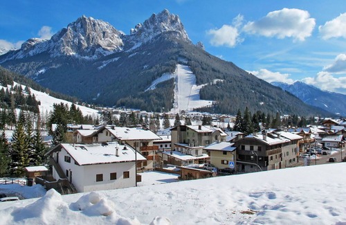 San Giovanni di Fassa House | Nice apartment in villa for 8 guests with WIFI, TV, balcony, pets allowed and parking