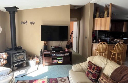 Wagon Wheel Cabin | Nice cabin on large wooded lot near Cascade Reservoir-park, beach, & boat ramp