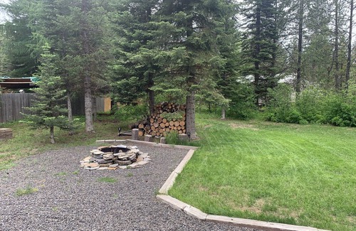 Wagon Wheel Cabin | Nice cabin on large wooded lot near Cascade Reservoir-park, beach, & boat ramp