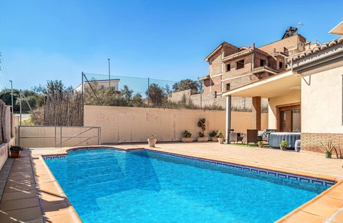 Jun House | Nice home in Jun with WiFi