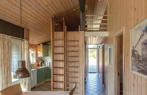 Hasmark Strand House | Nice home in Otterup with kitchen