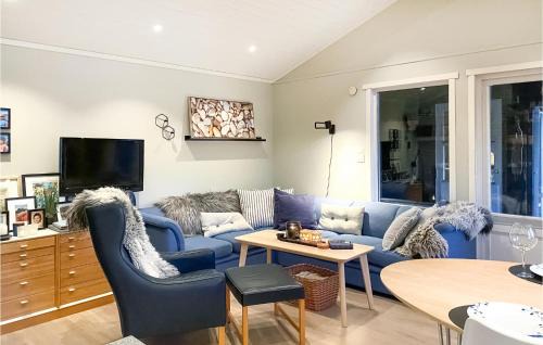 Midsund Municipality House | Nice Home In Vatne With Jacuzzi