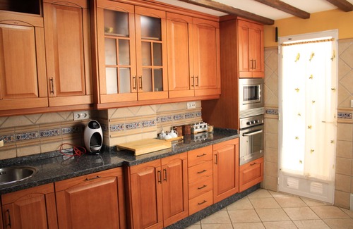 Velilla-Taramay House | Nice house with pool and community parking