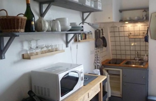 Quartier de la Folie-Mericourt Apartment | Nice little room in the heart of Paris