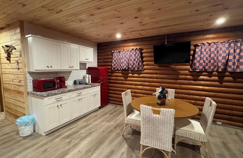 Cambridge Cabin | Nice log cabin on back country road with peace, quiet and the amenities of home