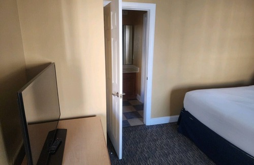 Myrtle Beach Resort | Nice quiet area, 10 min from the beach, indoor/outdoor pools, jacuzzi in room