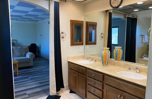 East San Jose House | Nice & Quiet Master Bedroom, Centrally Located, AC, Free Parking