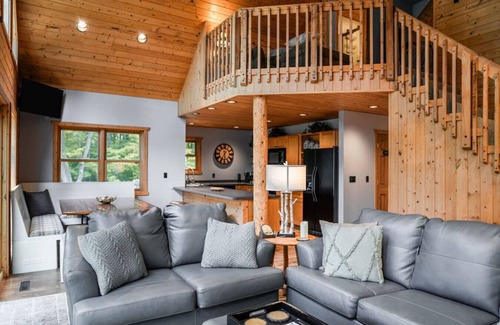 Birchwood House | Nick Lake Lodge at Schliesmann Estates