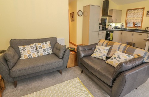 Knott End-on-Sea Cottage | NICKY NOOK LODGE, with a garden in Scorton