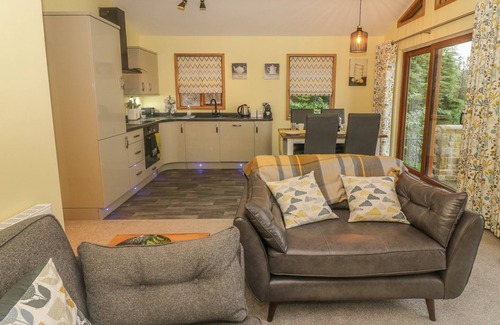 Knott End-on-Sea Cottage | NICKY NOOK LODGE, with a garden in Scorton