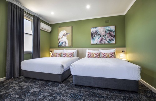 Mt Pritchard Hotel | Nightcap at Pritchards Hotel