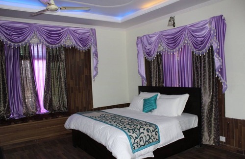 Naukuchiyatal Hotel | Niharika Palace by Royal Collection