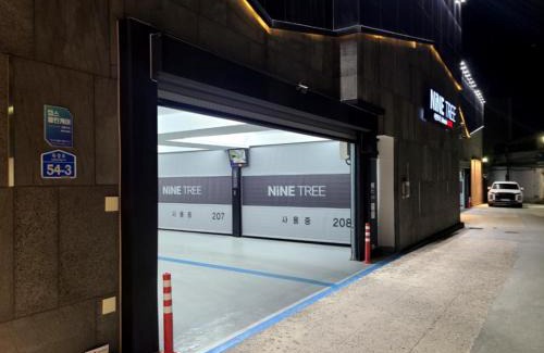 Gunsan Hotel | Nine Tree Drive in Hotel