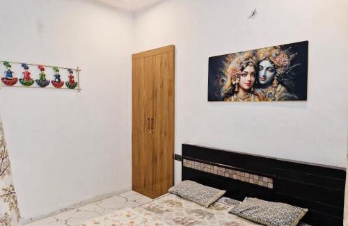 Barsana Apartment | Nirmal sadan Homestay