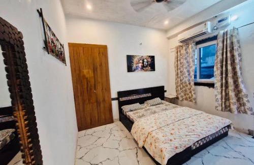 Barsana Apartment | Nirmal sadan Homestay