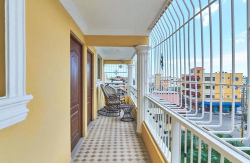 Corales del Sur Hotel | nnSingle Room in Corales Del Sur- Fast WI-FI-Smart-TV-AC-Hot Water-Gated Parking