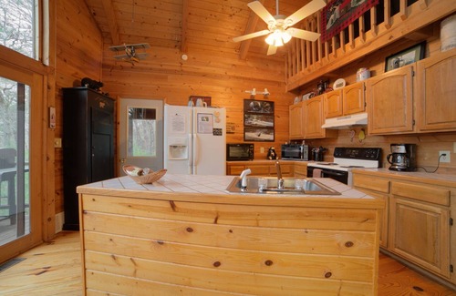 Sautee Nacoochee Cabin | No Stress At All | Peaceful Mountain Getaway Near Alpine Helen