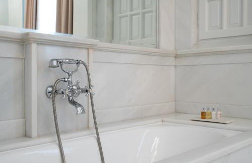 Anafiotika Hotel | Noble Suites