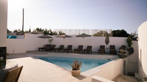 Monolithos Hotel | Noir Santorini