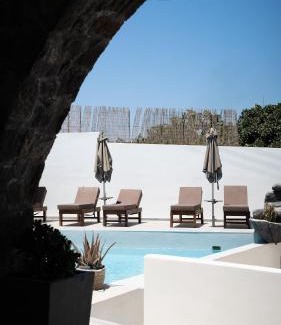 Monolithos Hotel | Noir Santorini