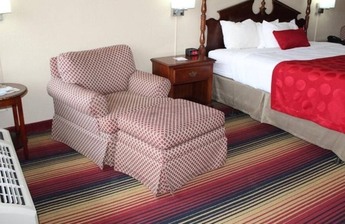 Perry House | Non-smoking King 1st Floor Accommodation at FairBridge Inn Express Perry