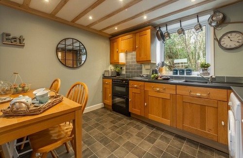 Geldeston House | Norfolk Broads Comfy Cottage. 500 yds River. Suffolk/Norfolk Broadland Village.