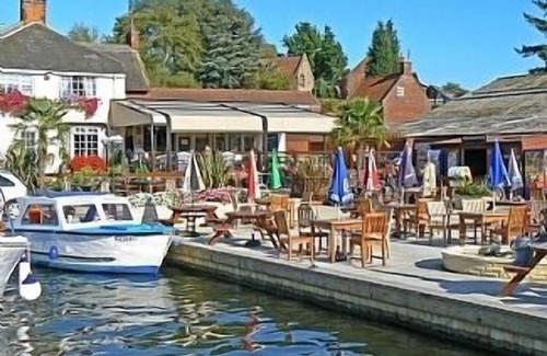 Horning Apartment | Norfolk Broads Self Catering Holiday Home in the Heart of Horning.