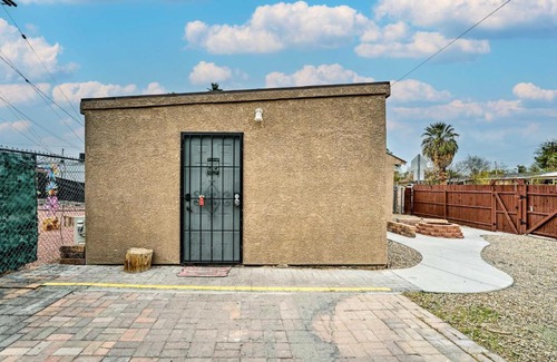 North Las Vegas Apartment | North Las Vegas Studio with Fire Pit 10 Mi to Strip