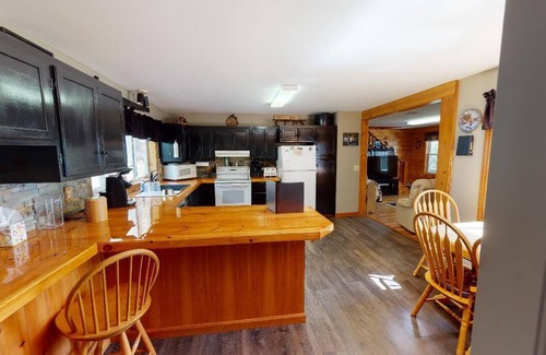 Northeast Somerset House | Northern Nights Retreat (Direct ATV Access!)