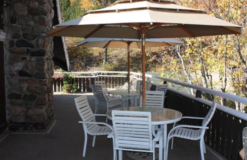 Waterton Park Bed & Breakfast | Northland Lodge