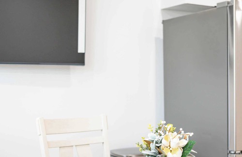 Pico-Union Apartment | Not affected by the fire/Modern 5BR Home with Full Amenities & Parking #2